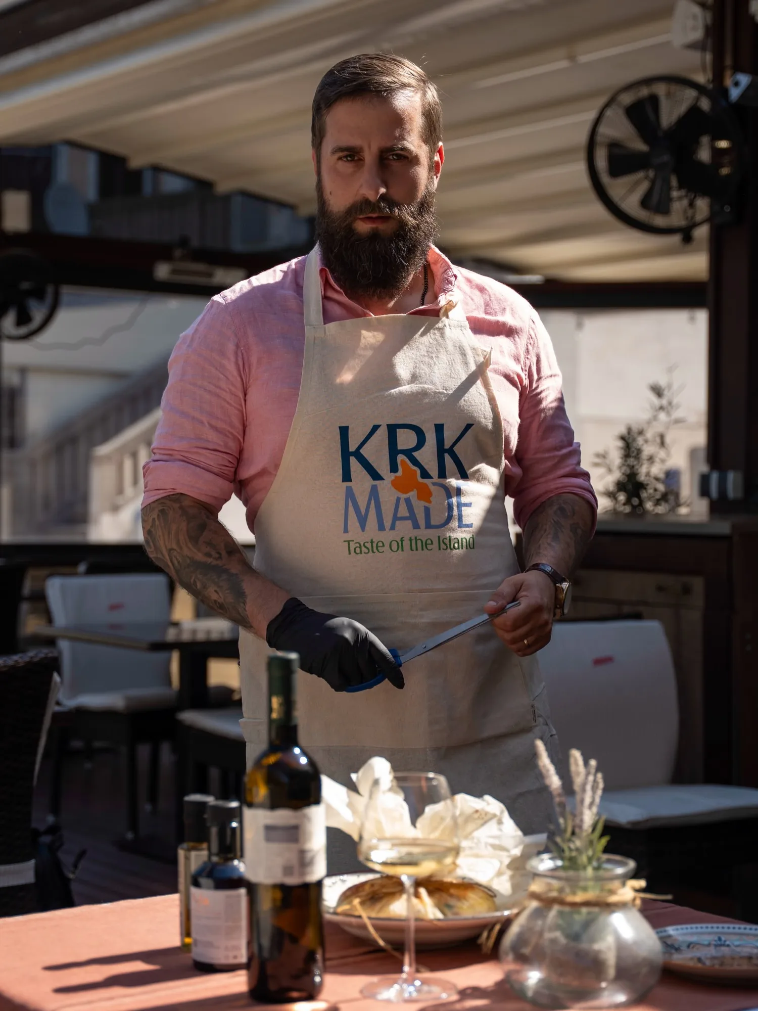Chef restorana Punto na terasi, u pregači programa Krk Made - Taste of the Island